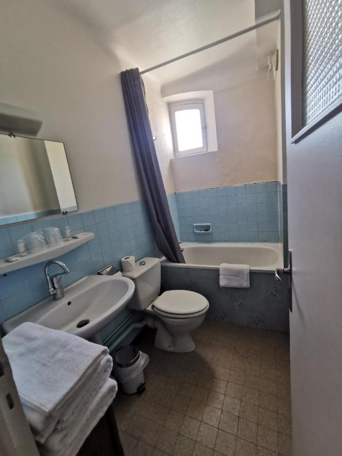 Hotel Le Tourisme Embrun Dış mekan fotoğraf