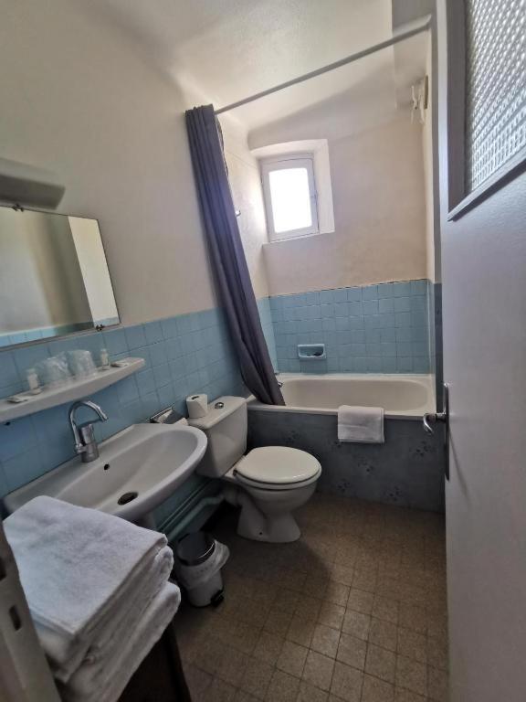 Hotel Le Tourisme Embrun Dış mekan fotoğraf